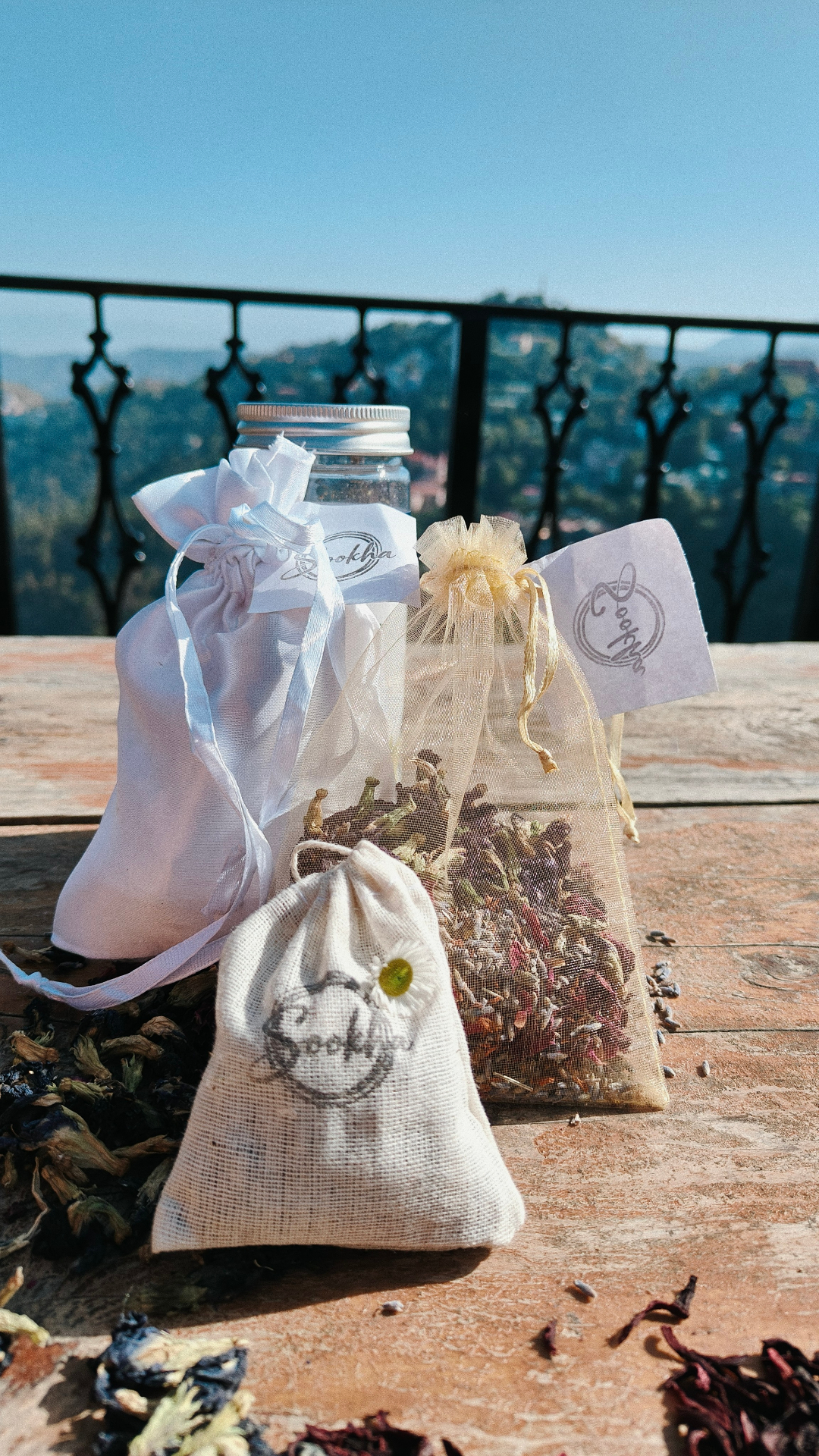 Premium fragrance pouches for wardrobes, drawers and travel